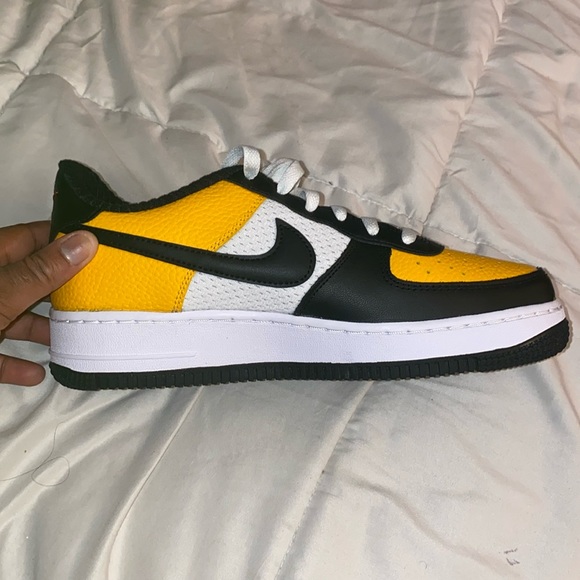 Air Force 1 LV8 GS - Picture 1 of 7